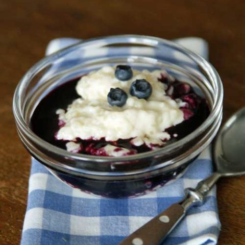 Tapioka-Pudding mit Blaubeersauce