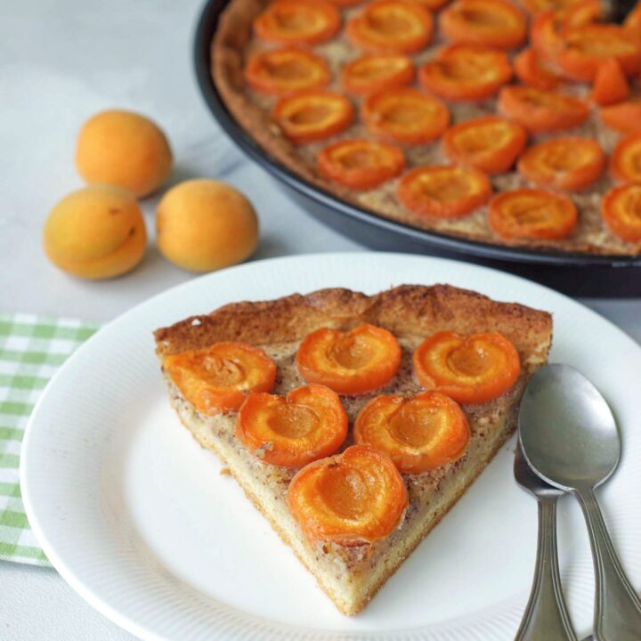 Rezept für Aprikosentarte mit Mürbeteig und Mandelcreme