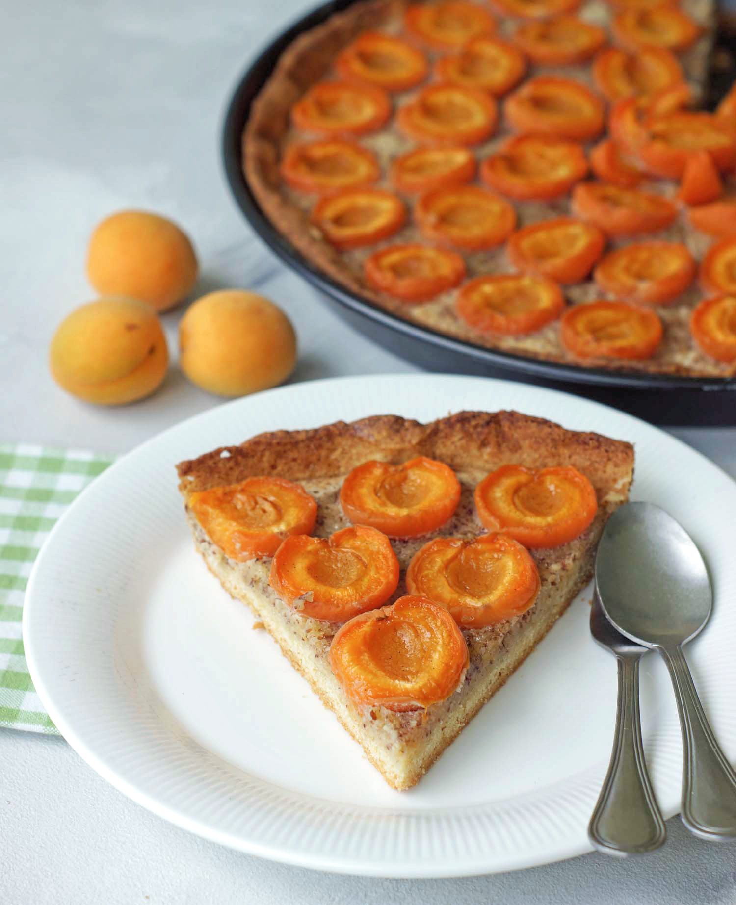 Rezept für Aprikosentarte mit Mürbeteig und Mandelcreme
