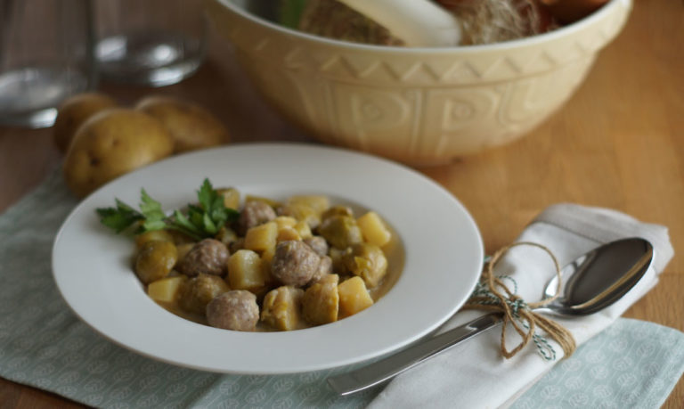 Aus dem Slowcooker: Rosenkohl-Topf mit Bratwurstbällchen | Langsam ...