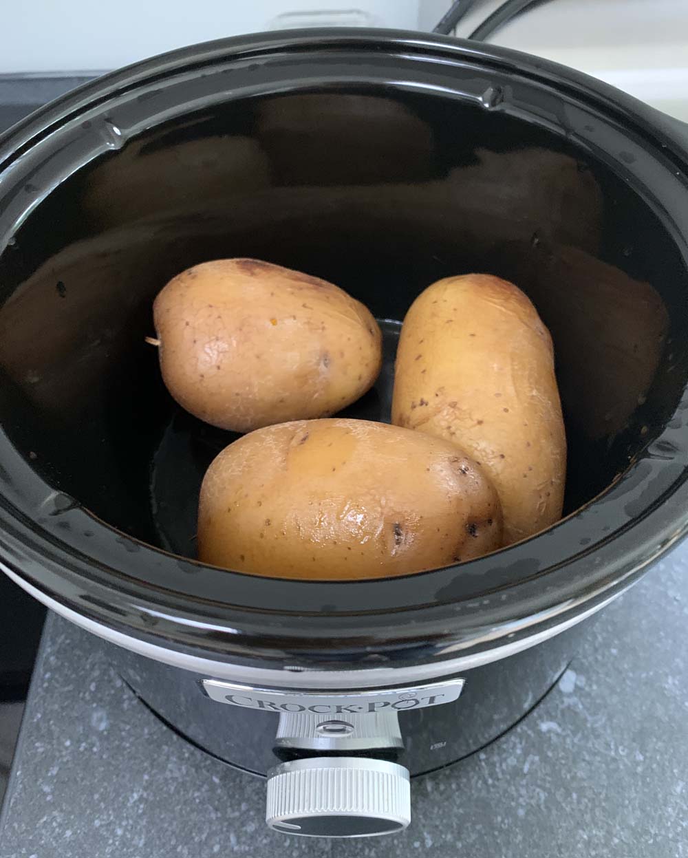 Ofenkartoffeln kann man auch im Slowcooker zubereiten