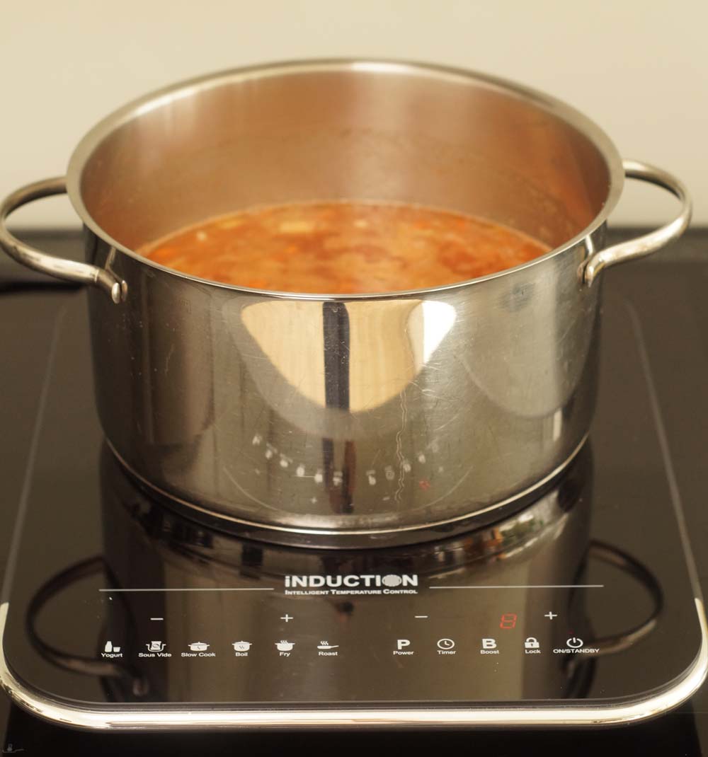 Suppe kochen im Slowcooker-Modus