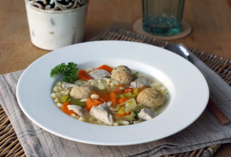 Günstig kochen: Hühnersuppe mit Klößchen (Slowcooker) (Slow- &amp; Multikocher)