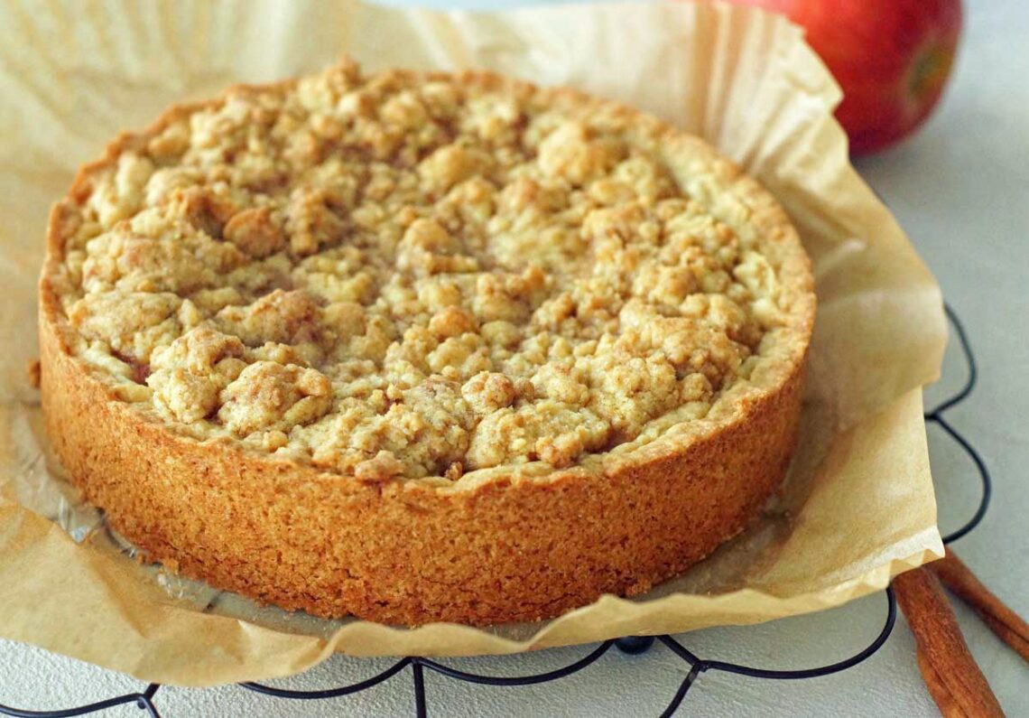 Einfaches Rezept für Apfelmus-Streuselkuchen
