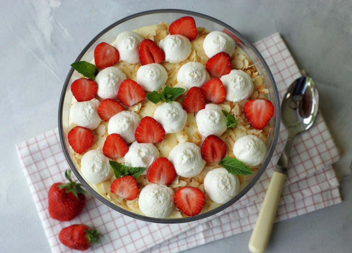 Einfaches rezept für Rhabarber-Trifle mit Vanillecreme