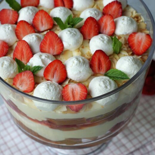 Rezept für Rhabarber Trifle mit Vanillecreme