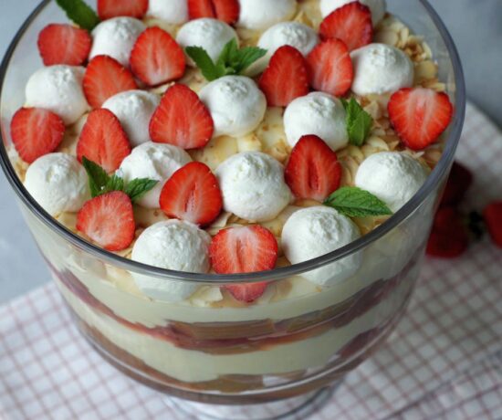 Rezept für Rhabarber Trifle mit Vanillecreme