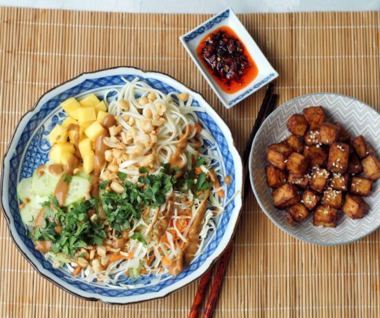 Rezept für Asiasalat mit Erdnuss-Dressing